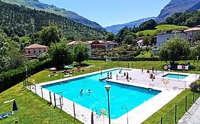 Casa Rugama Chalet Con Piscina De Temporada En El Corazon De Cantabria